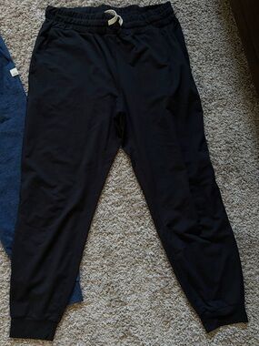 Vuori Black Drawstring Jogger Pants